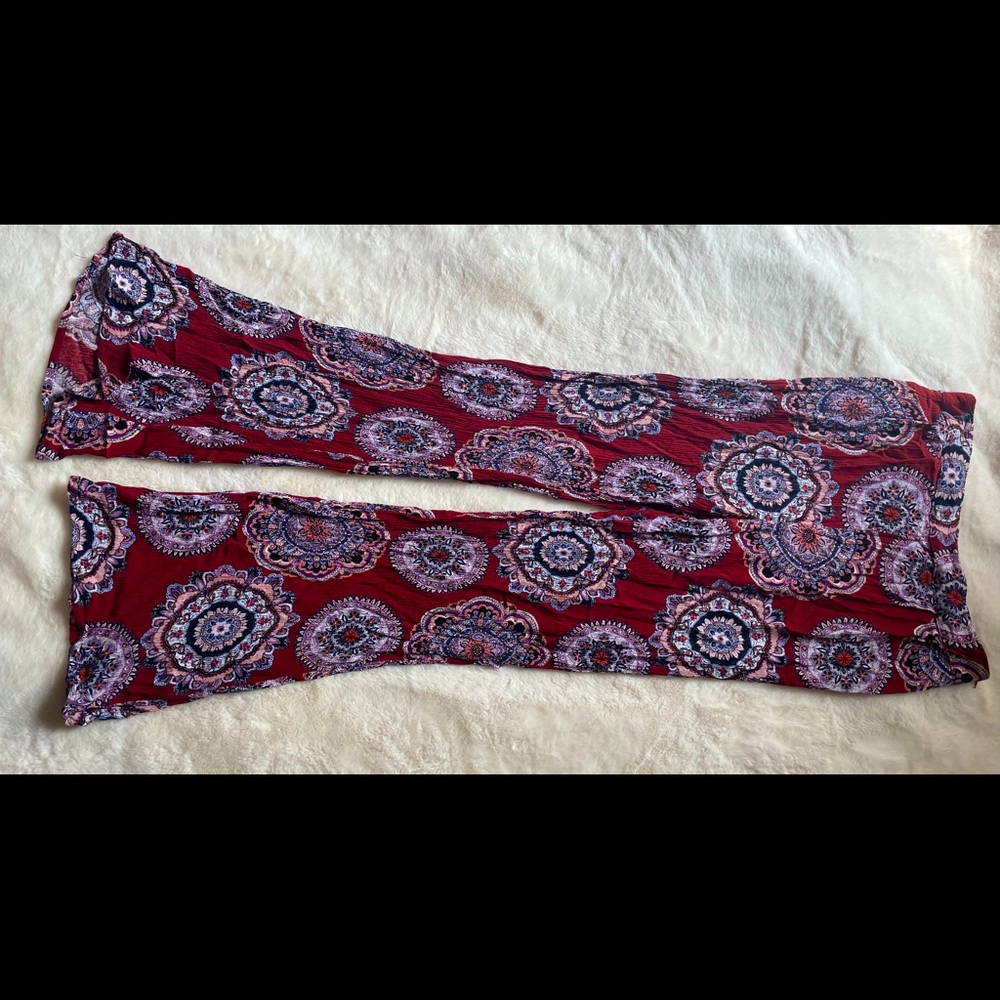 Windsor-Size Small, flowy, high rise, slight flare